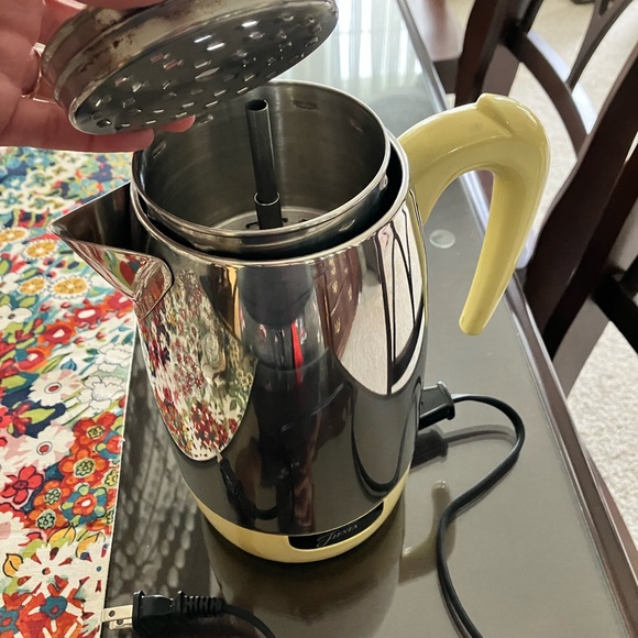 ❤️ EXCELLENT FIESTA COFFEE GO-ALONG 8 Cup ELECTRIC PERCOLATOR YELLOW & CHROME - Picture 8 of 13